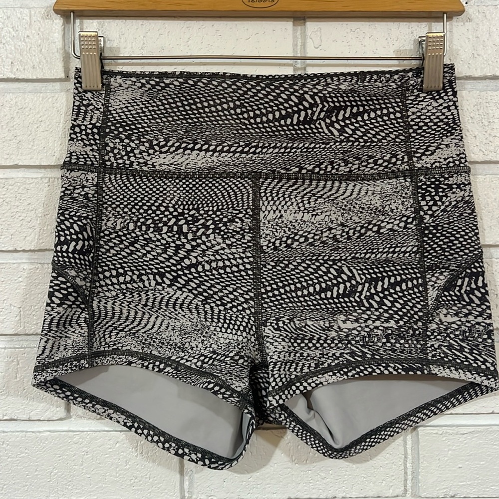 Lululemon In Movement Short 2.5” Everlux
